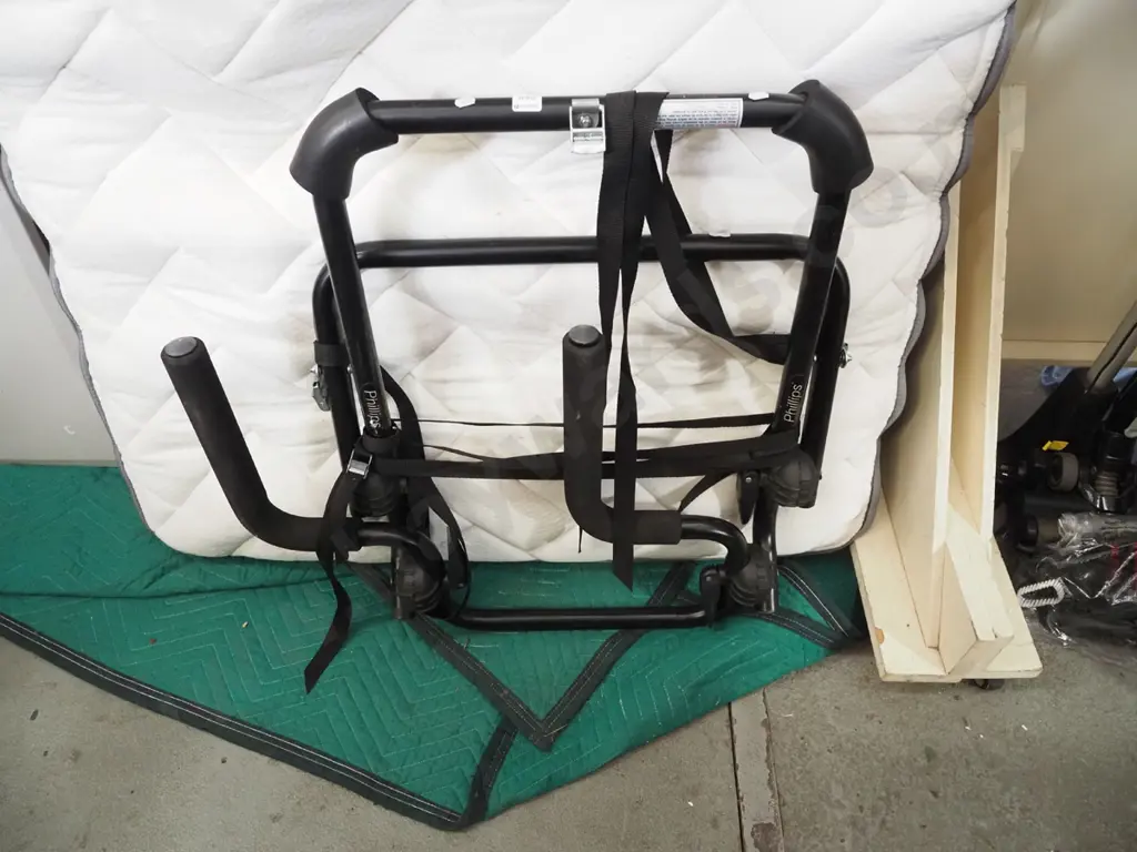 hatchback mounted bike rack Image 1++