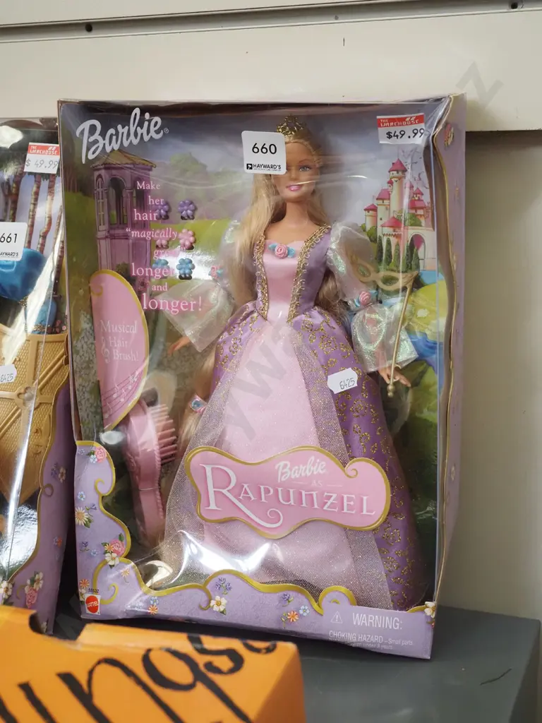 boxed Barbie Rapunzel - damage to box Image 1++