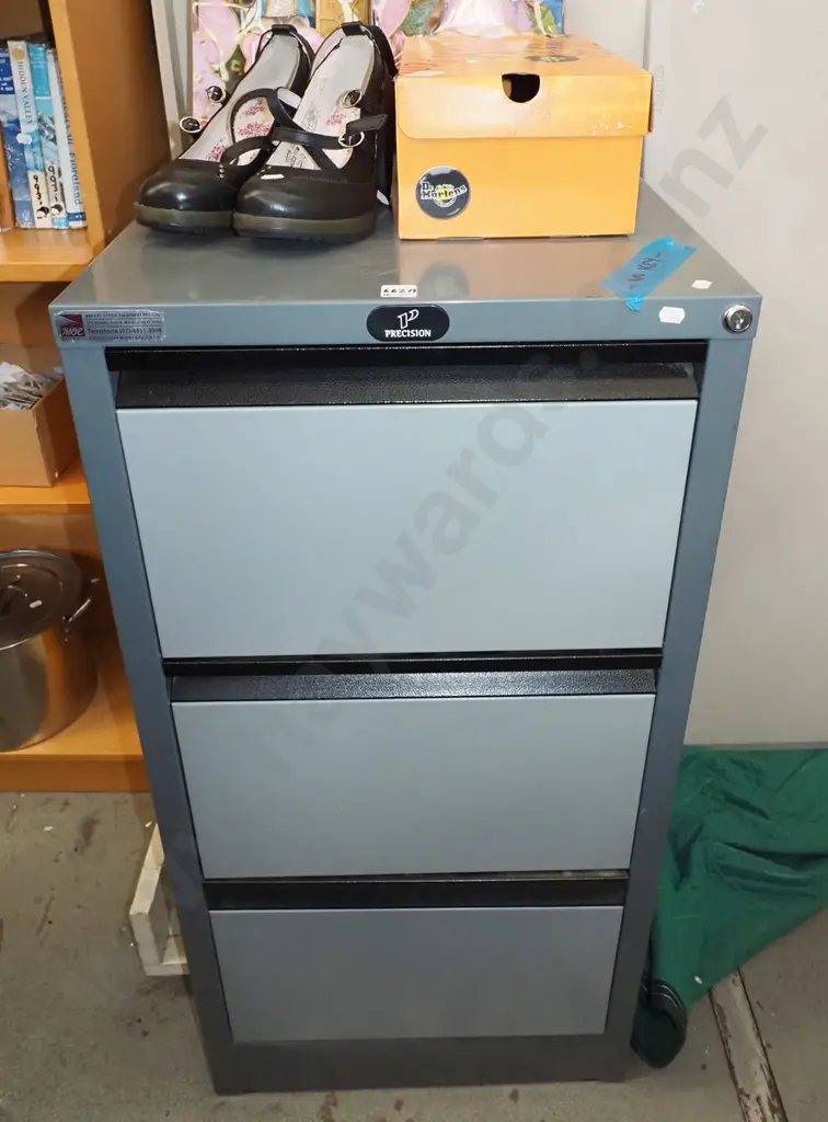 Precision 3 drawer metal filing cabinet - no key Image 1++