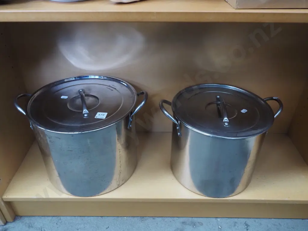 2x stainless steel stock pots Image 1++