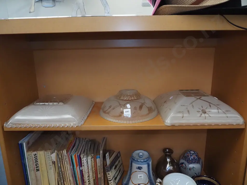 4x glass light shades Image 1++