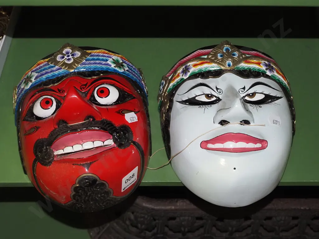 2x Indonesian decorative masks Image 1++