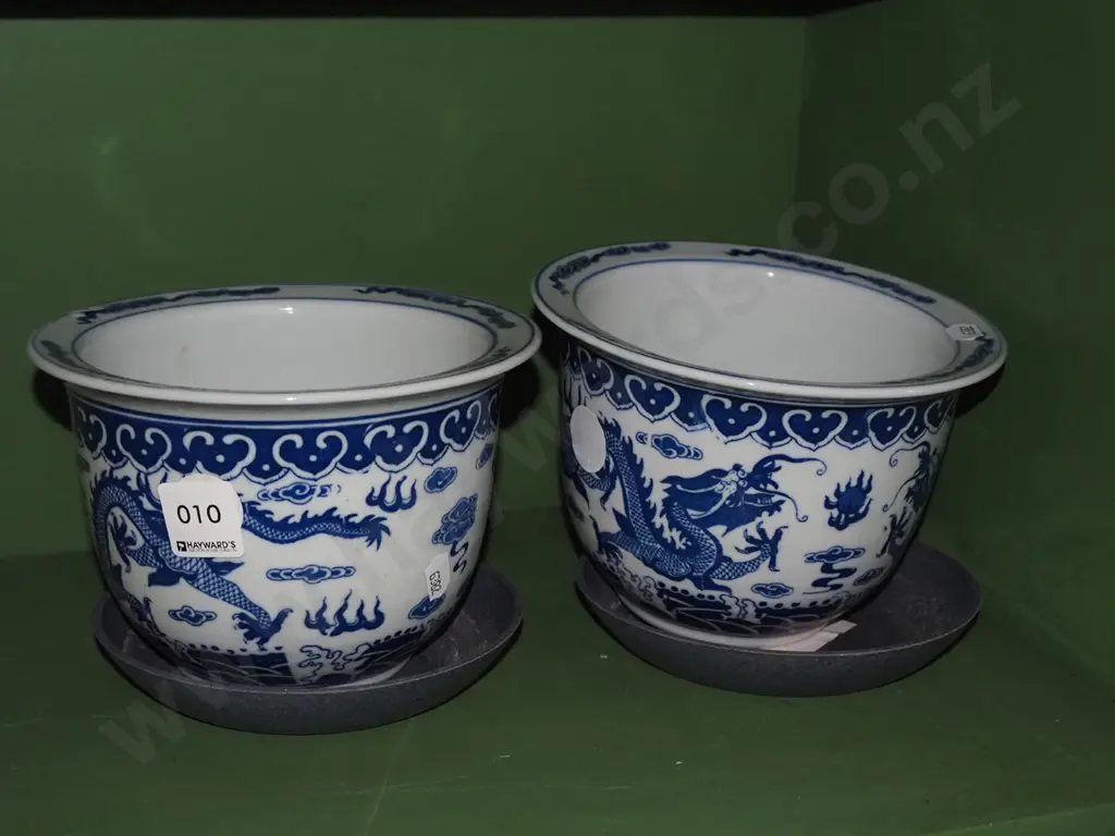 2x small  blue and white dragon themed planters H120 Image 1++