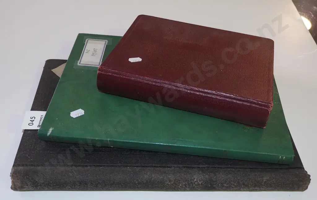 3x stamp albums Image 1++