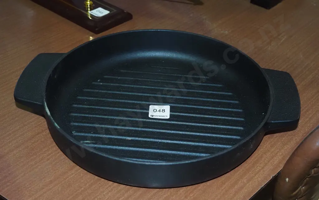 cast iron skillet Image 1++
