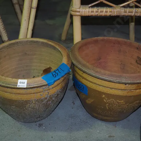 2x terracotta garden planters H310