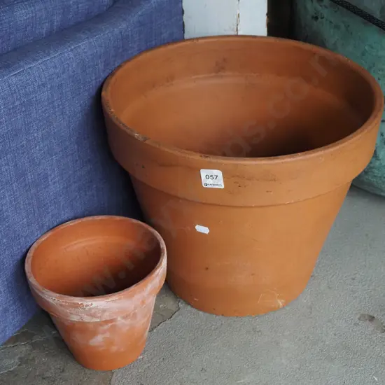 2x terracotta planters H300
