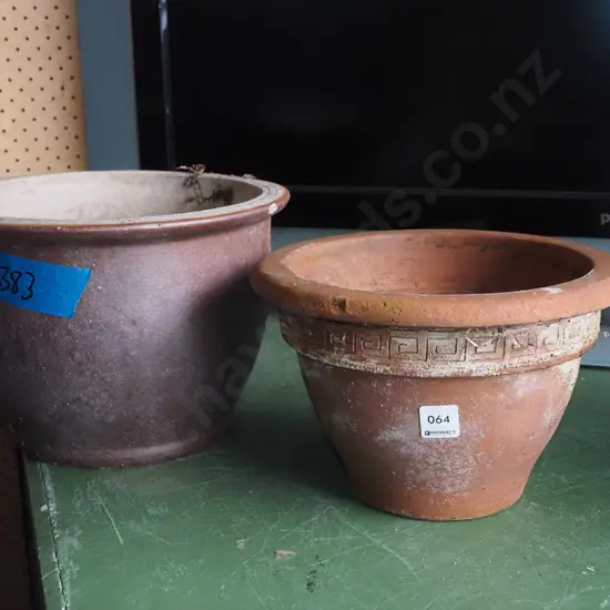2x terracotta planters H210