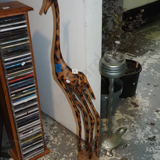 turtle themed smokers stand, wooden giraffe figurine H900