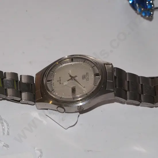 men's wristwatch