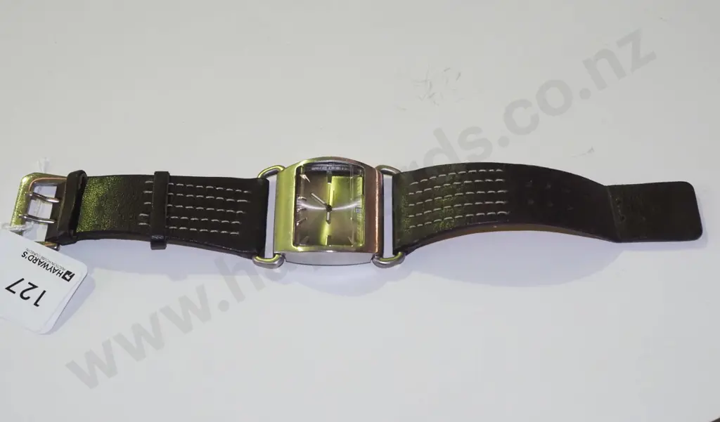 large men's wristwatch Image 1++