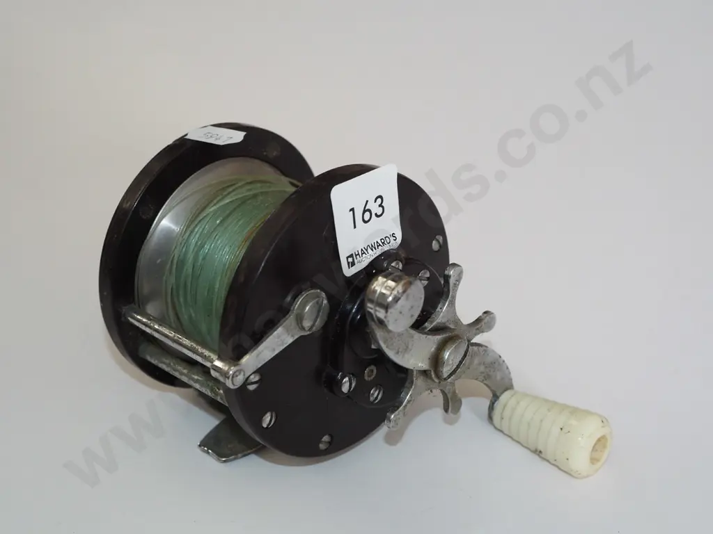 vintage Penn fishing reel Image 1++