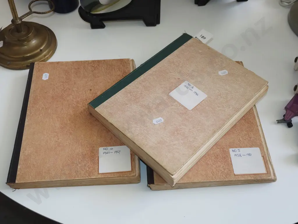 3x stamp albums Image 1++