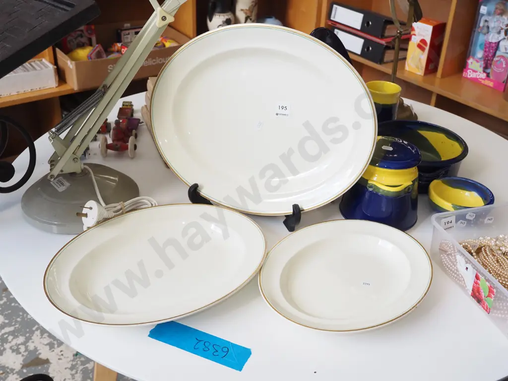 3x Wedgwood green and gold rimmed ashets Image 1++