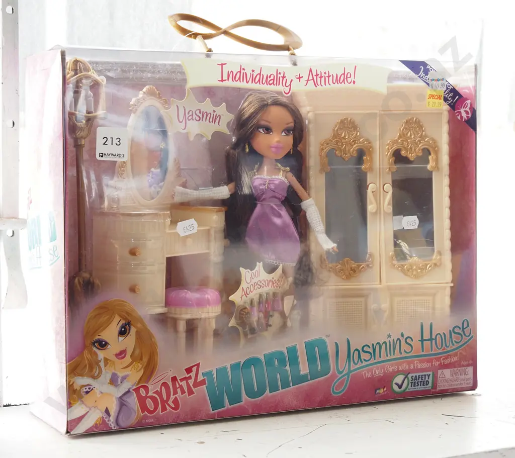 boxed as new Bratz World Yasmin's House doll Image 1++