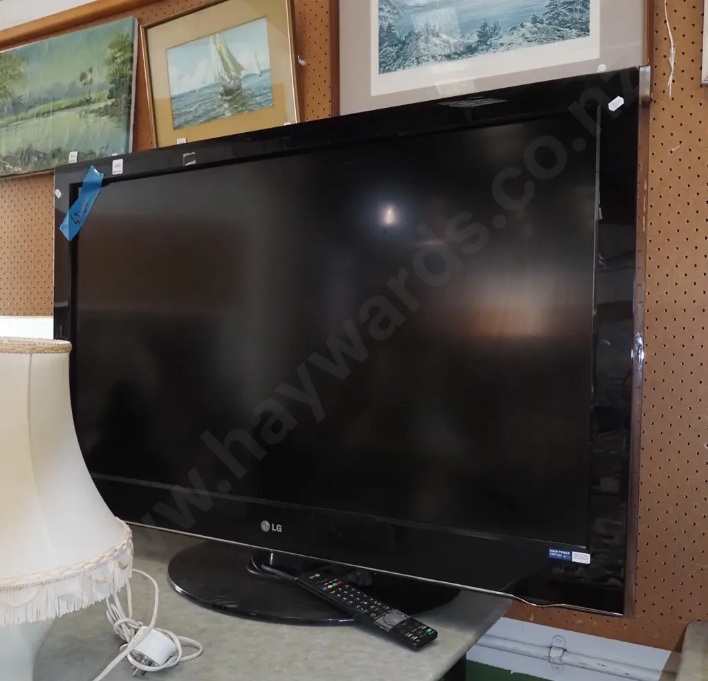 42" LG TV Image 1++