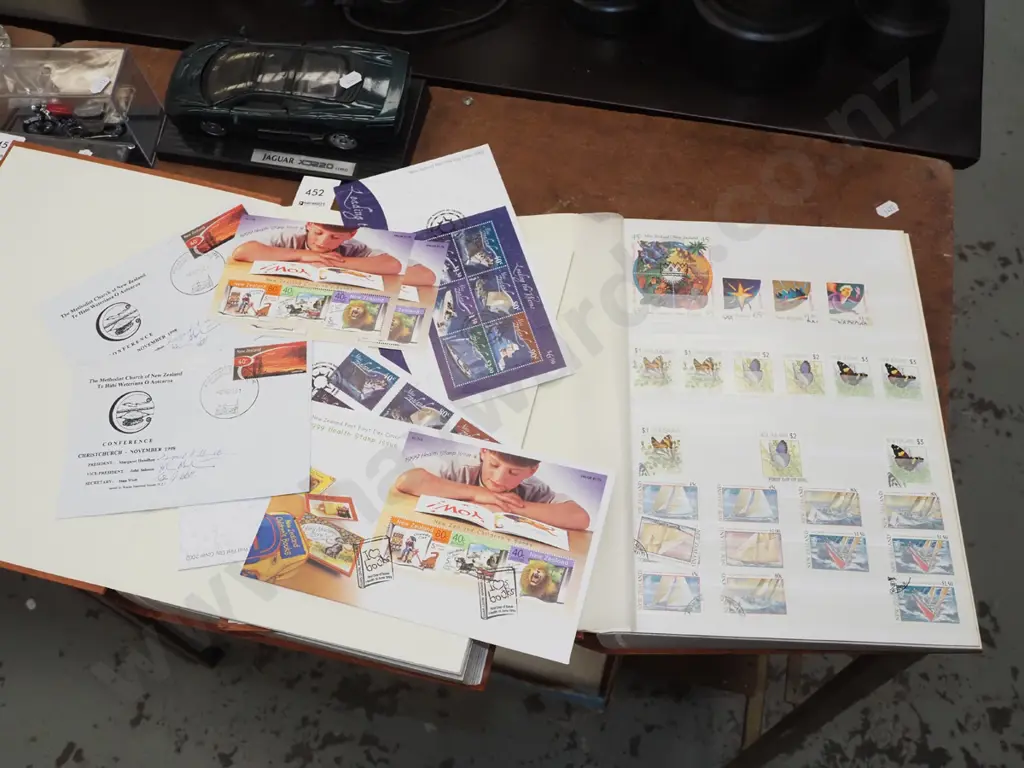 2x stamp albums Image 1++