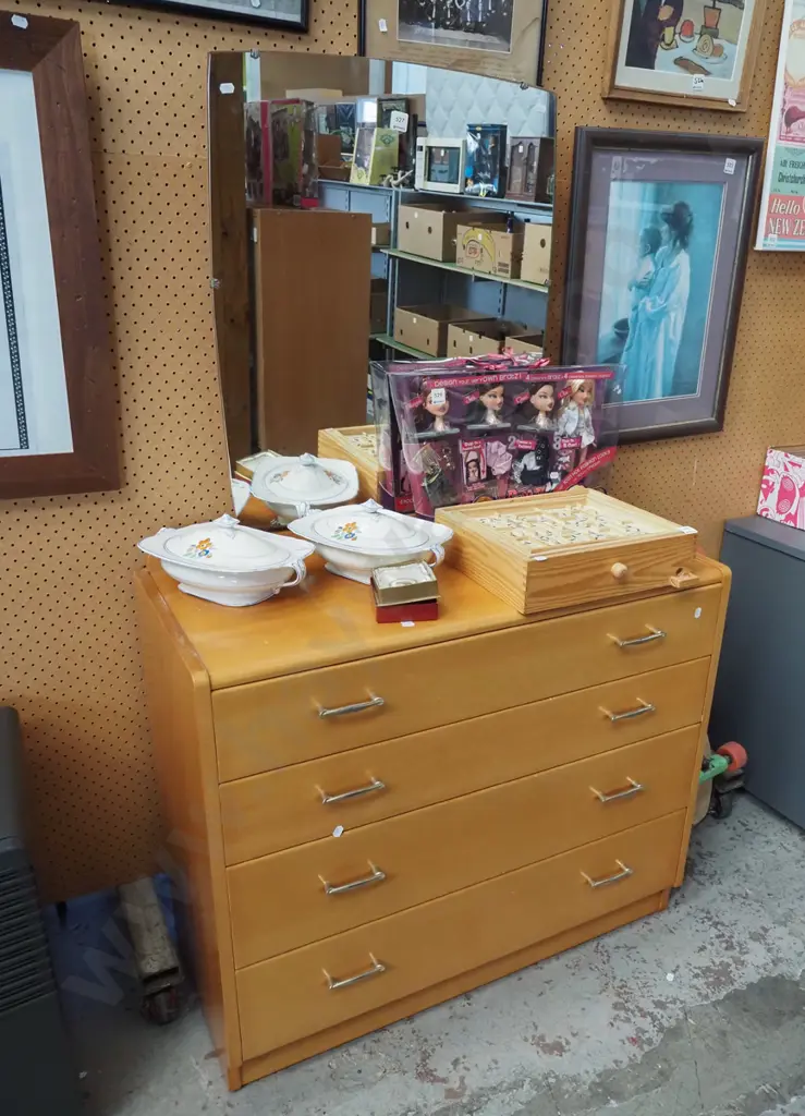 Nees Furniture 4 drawer rimu mirror back dresser - excellent condition H1480 W900 D410 Image 1++