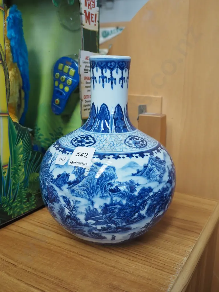 blue and white Chinese vase H230 Image 1++