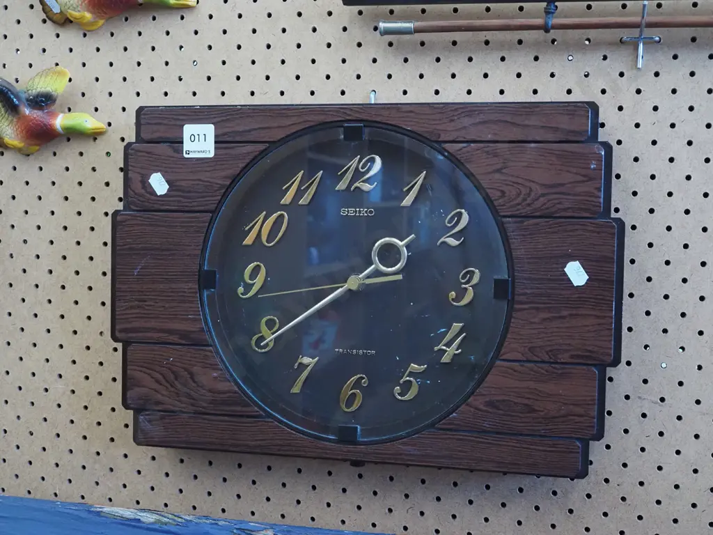 plastic Seiko wall clock Image 1++