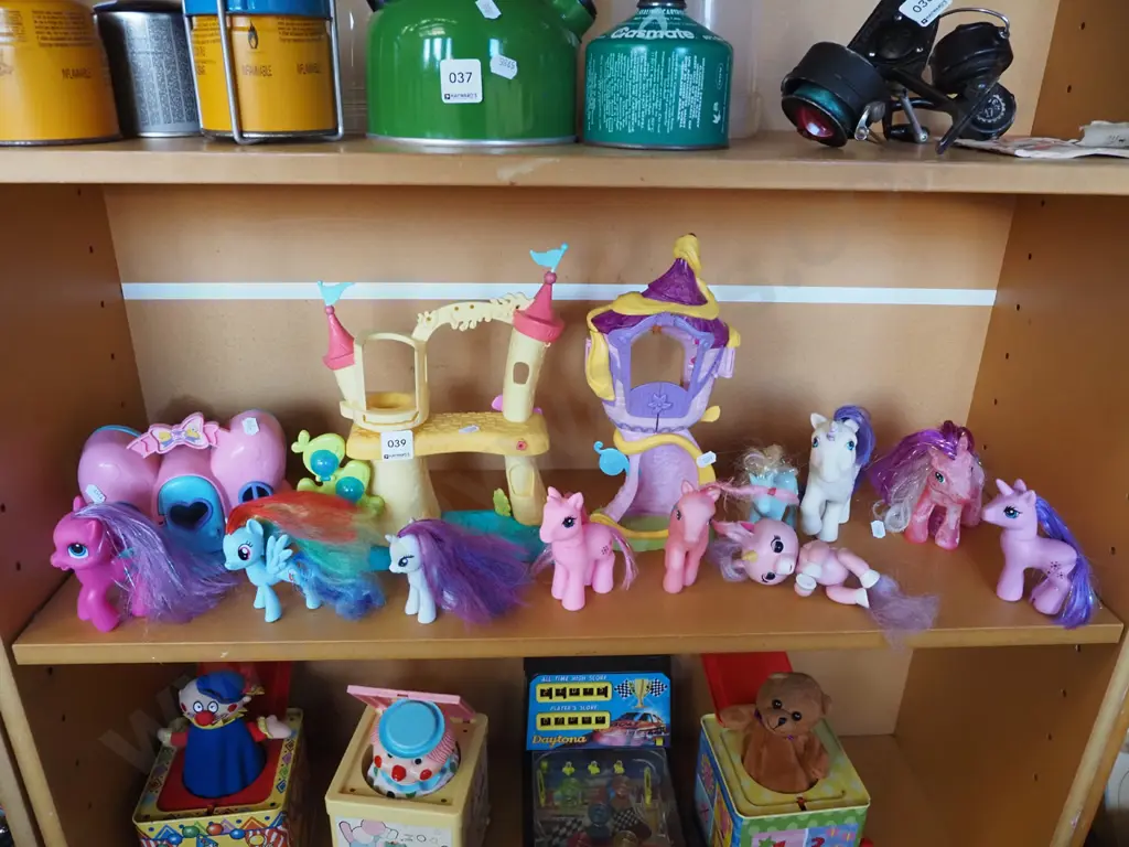 My Little Pony castles and ponies Image 1++