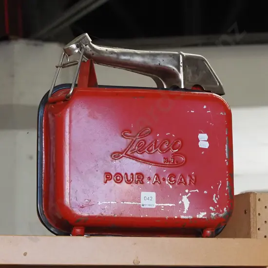 Lesco pourer can