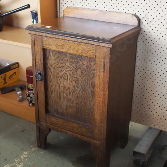 oak single door pot cupboard