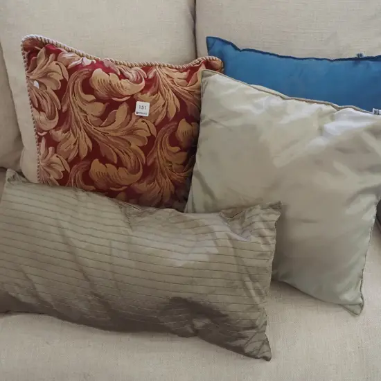 4x cushions