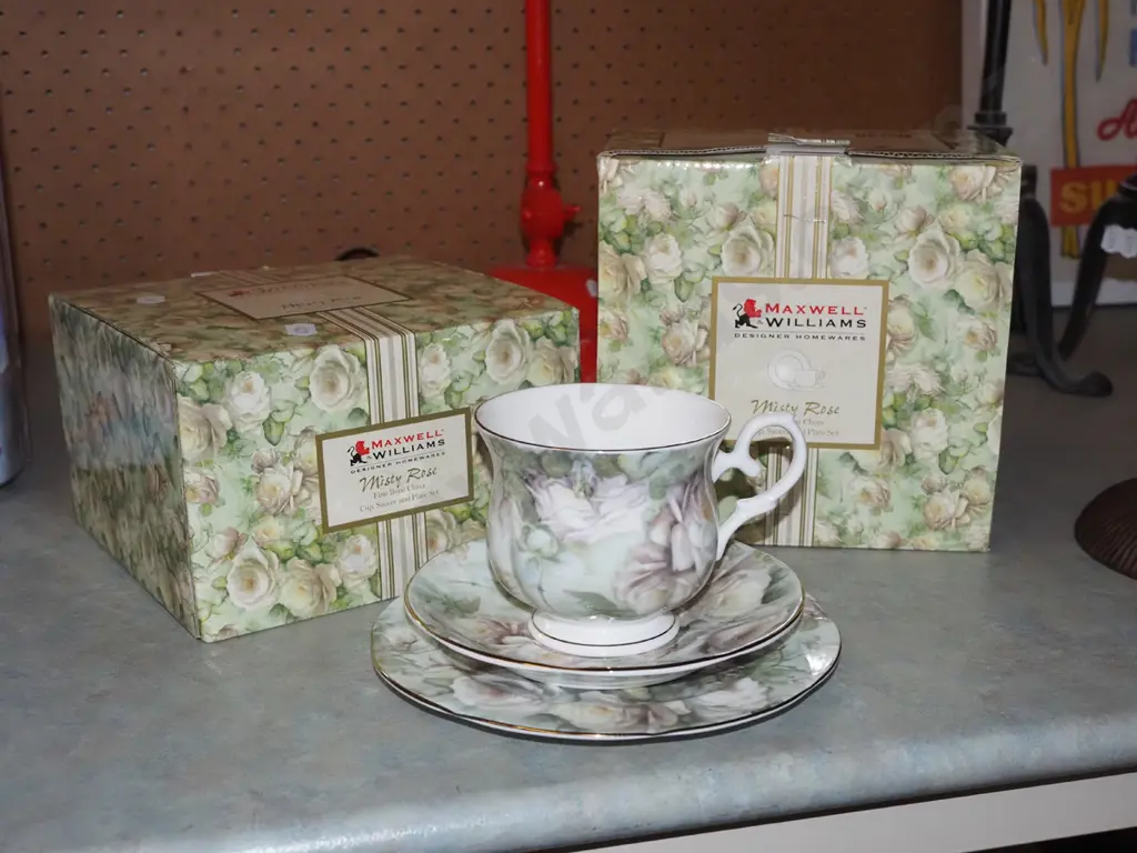 2x boxed Maxwell Williams Misty Rose trios Image 1++