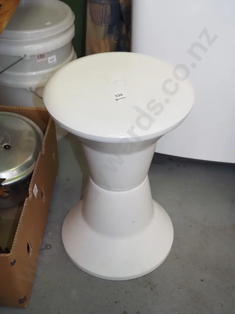 Caroma plastic stool Image 1++