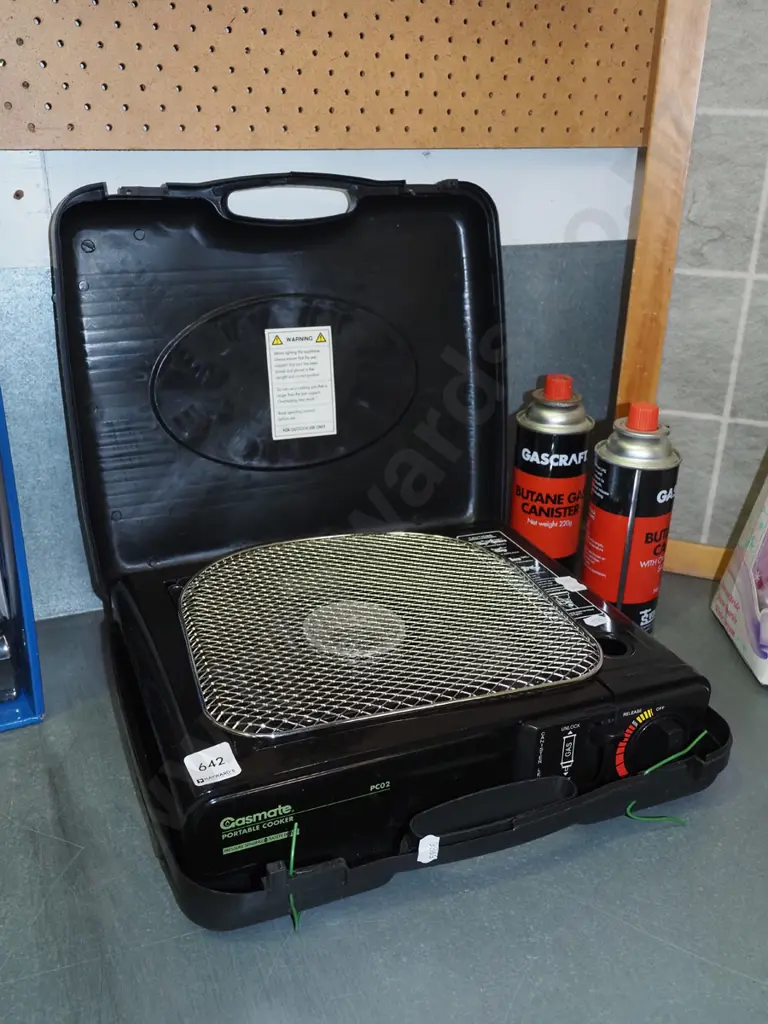Gasmate bbq and canisters Image 1++