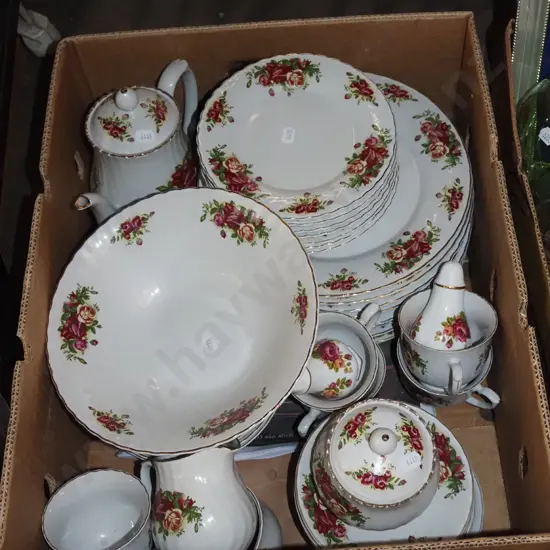 box; Chinese pink and yellow rose dinner items