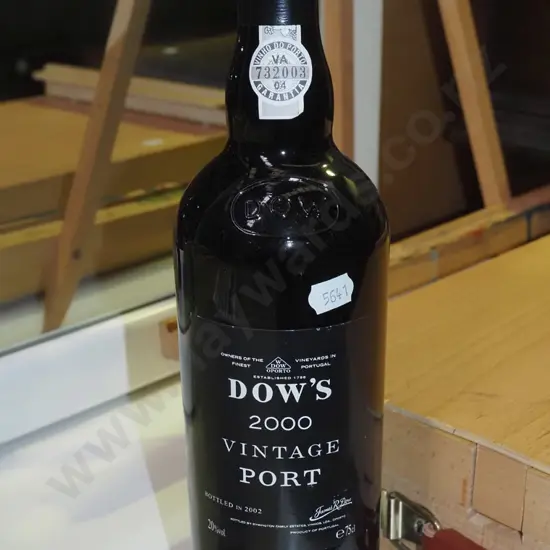 bottle Dow's 2000 vintage port