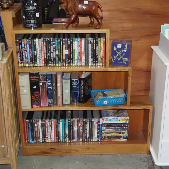 small rimu stepped side bookcase H920 W915 D180