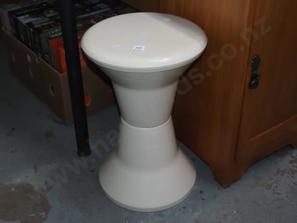 Caroma shower stool Image 1++