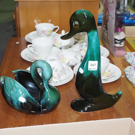 Blue Mountain swan vase, duck H290
