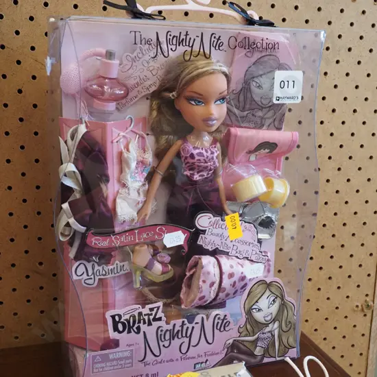 boxed Bratz Nighty Nite doll - damage to box