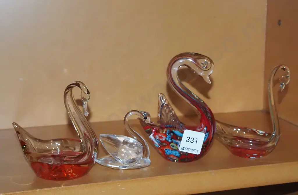 4x studio glass swan vases H120 Image 1++