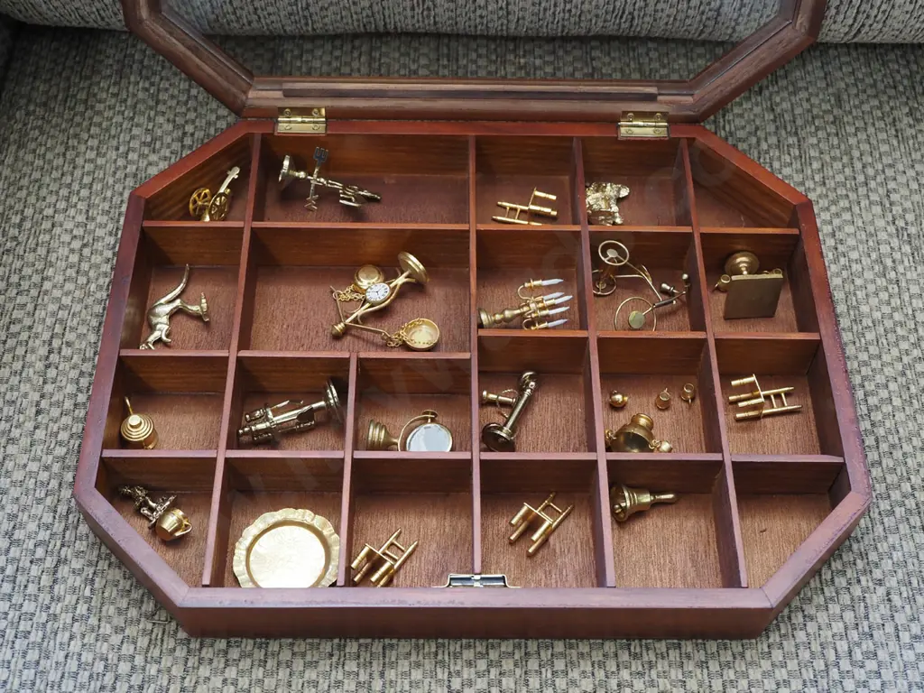 wall mounted display shelves with miniatures Image 1++