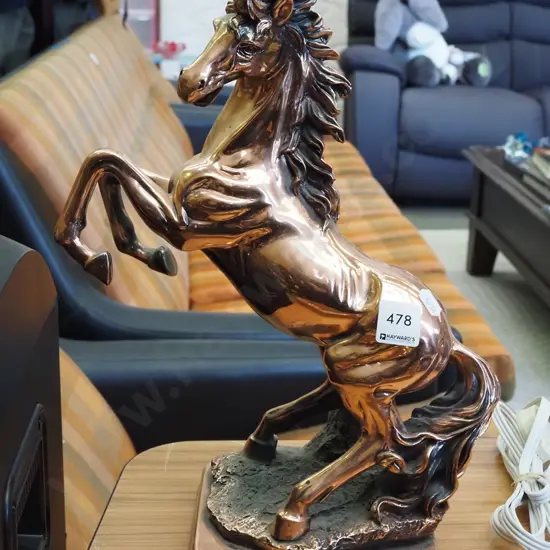 horse figurine H330