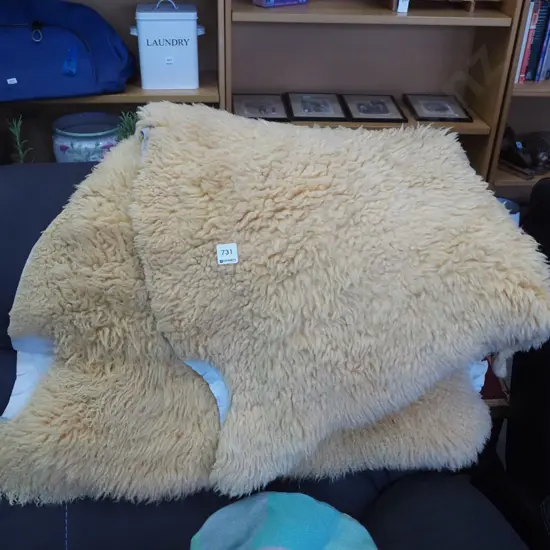 2x sheepskins