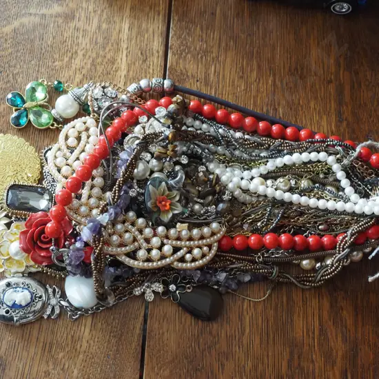 costume jewellery necklaces