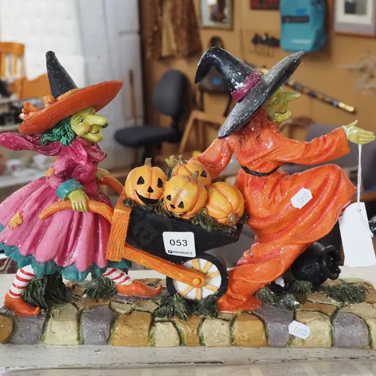 composite Halloween figurine H240