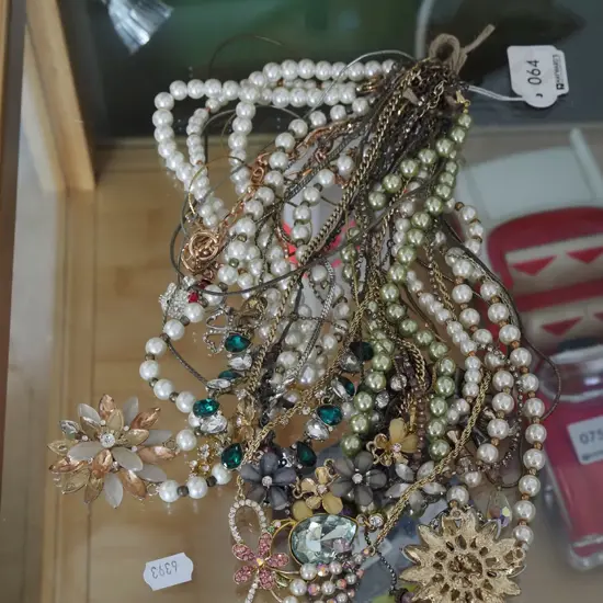 costume jewellery necklaces