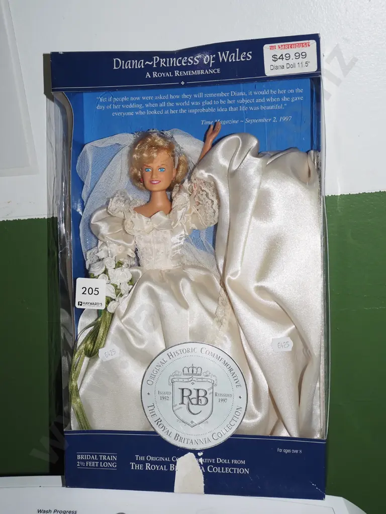 Diana Princess of Wales doll - damage to box Image 1++