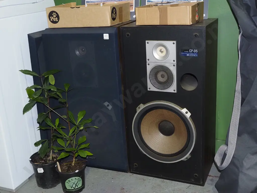 pair of Optonica CP D5 speakers Image 1++
