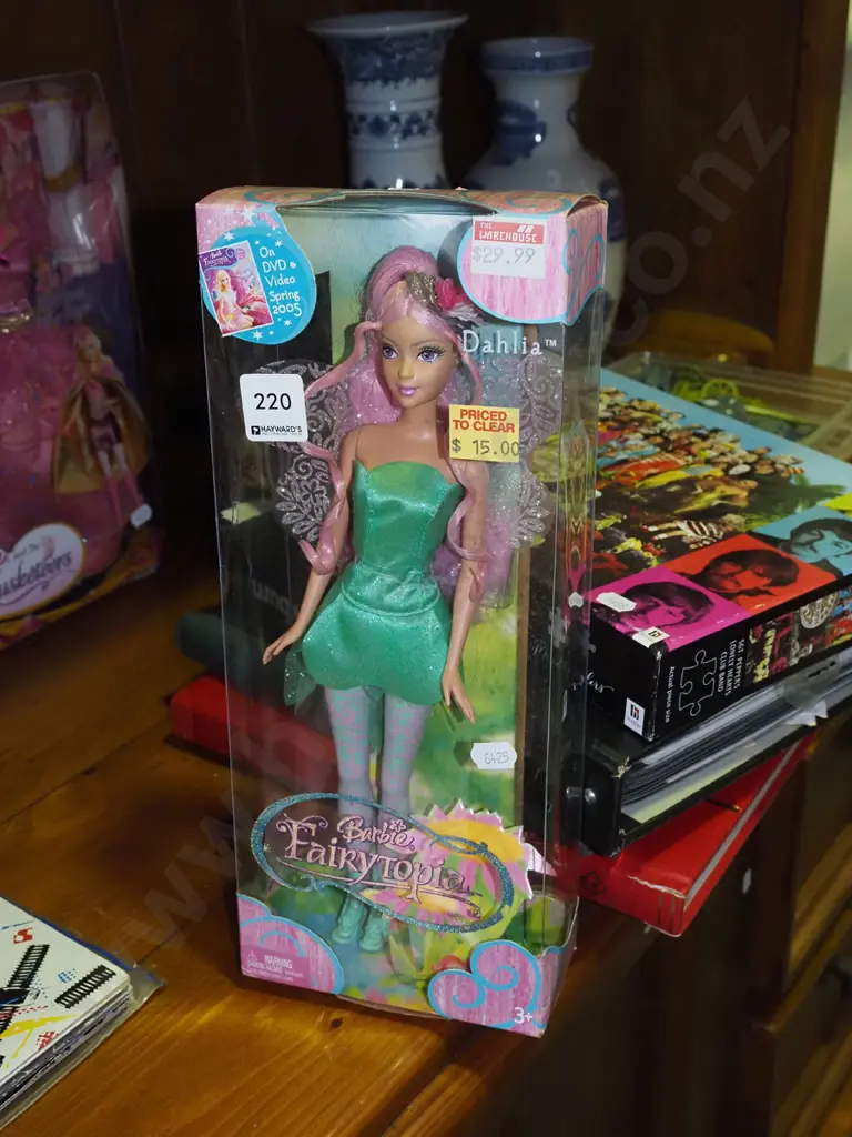 boxed Barbie Fairytopia - damage to box Image 1++