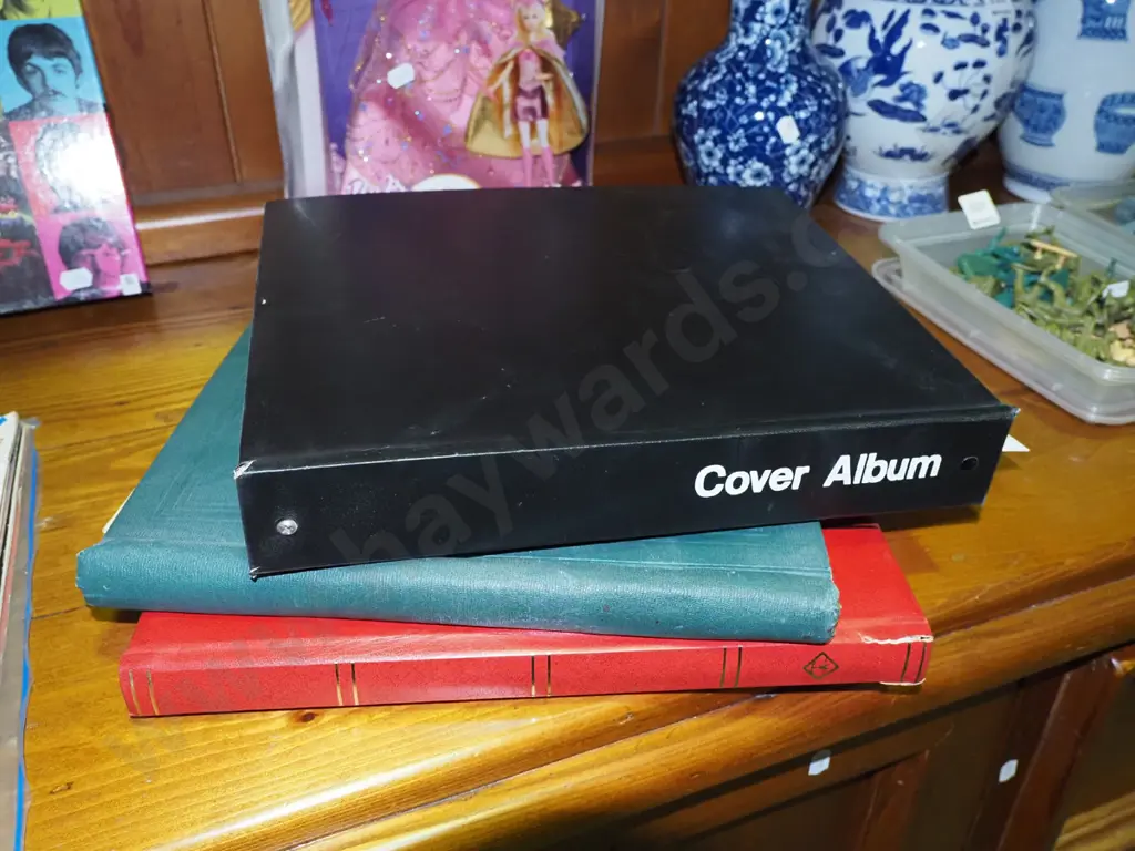 3x stamp albums Image 1++