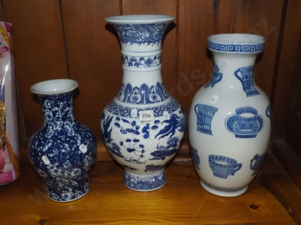 3x blue and white vases Tallest H340 Image 1++