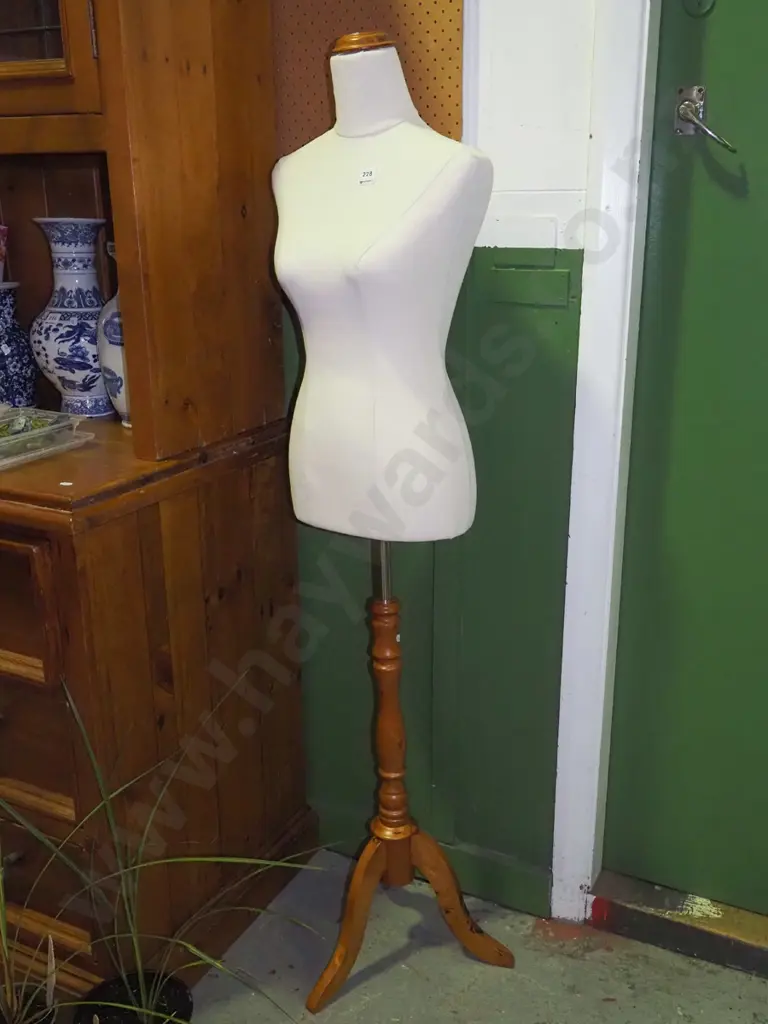 female mannequin torso on turned pine base H1500 Image 1++